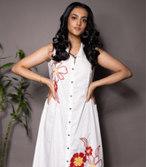 SLEEVELESS LACE FLOWER DRESS