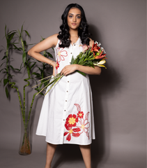 SLEEVELESS LACE FLOWER DRESS