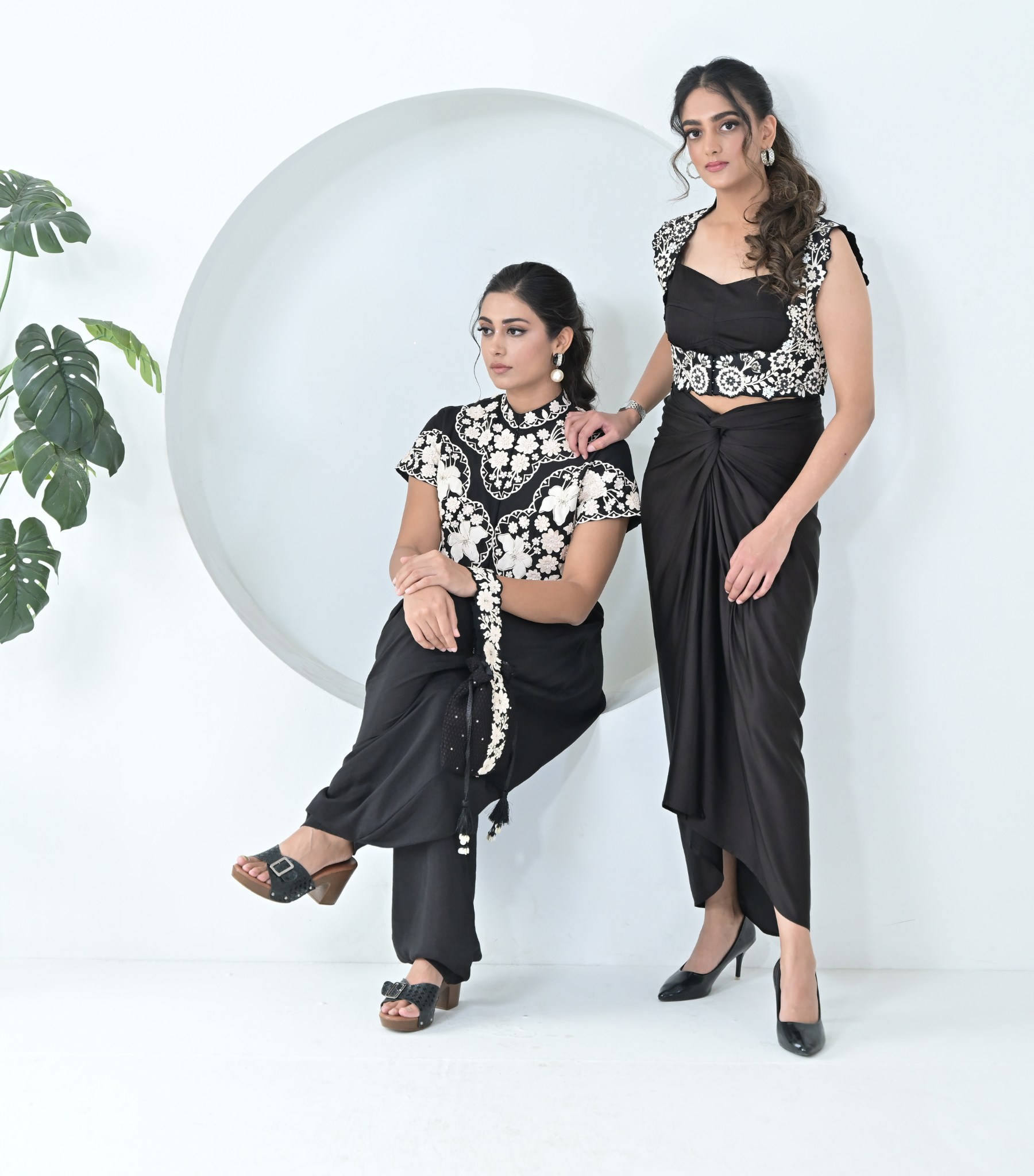 MONOCHROME PHOOL-PATTI DETACHABLE COTI WITH BUSTIER & KNOT SKIRT SET