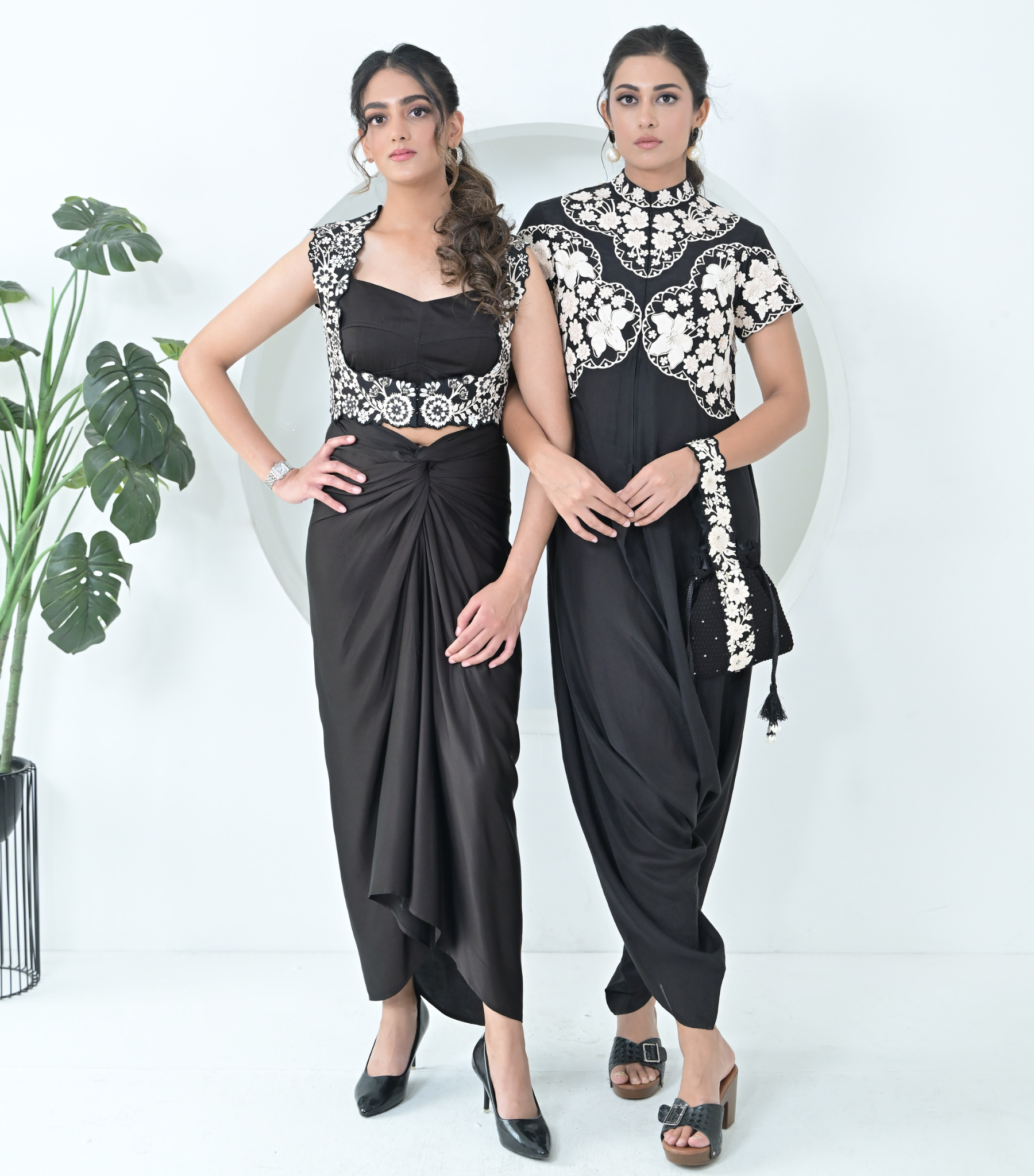 MONOCHROME PHOOL-PATTI DETACHABLE COTI WITH BUSTIER & KNOT SKIRT SET