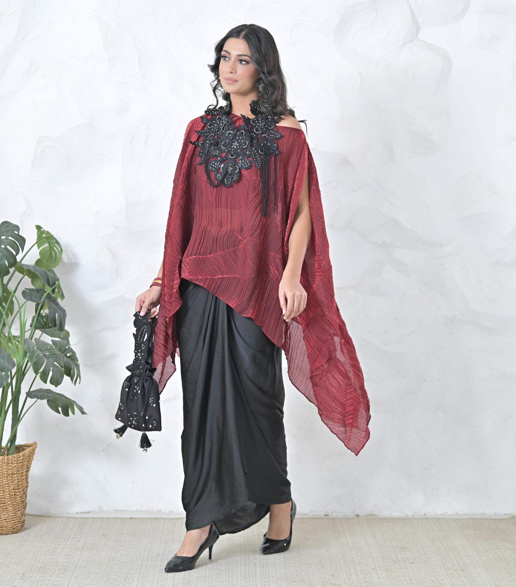 PEARL PETAL TASSELS NECKPIECE RED CRINKLED CAPE SET