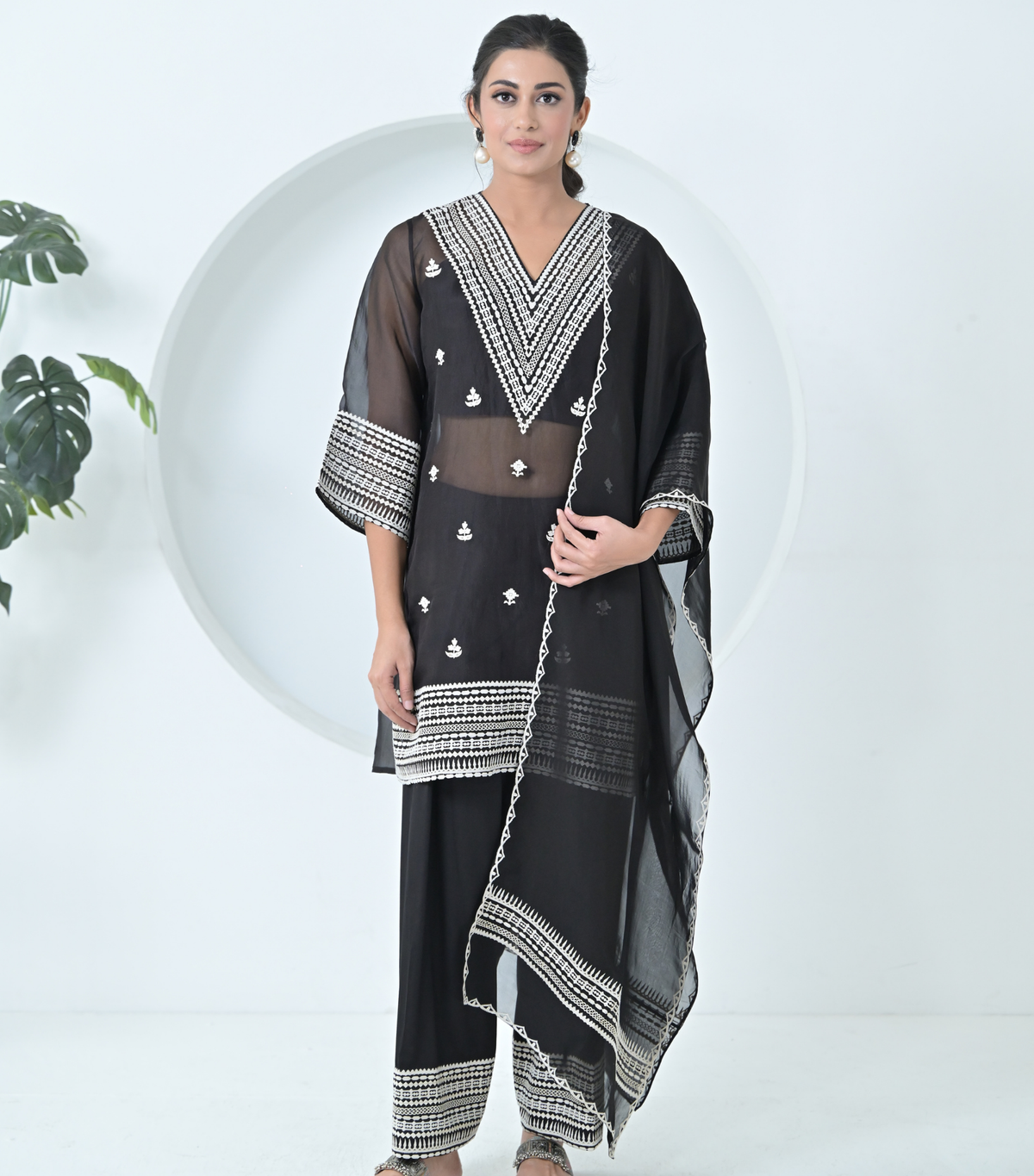 VELVET LACES ORGANZA KURTA SET WITH DUPATTA