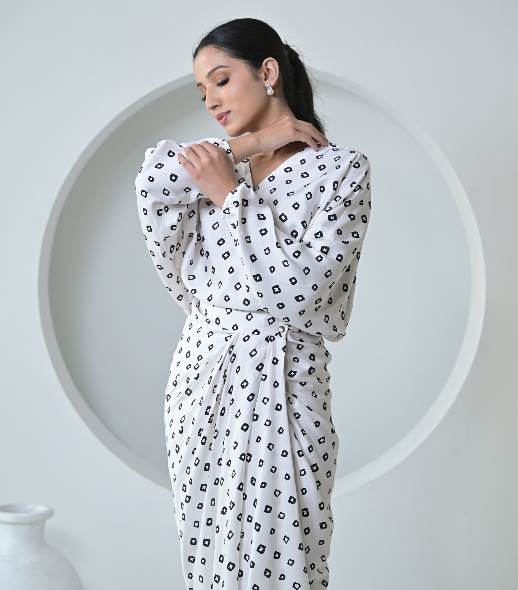 DISK WHITE BANDHANI DRAPE DRESS