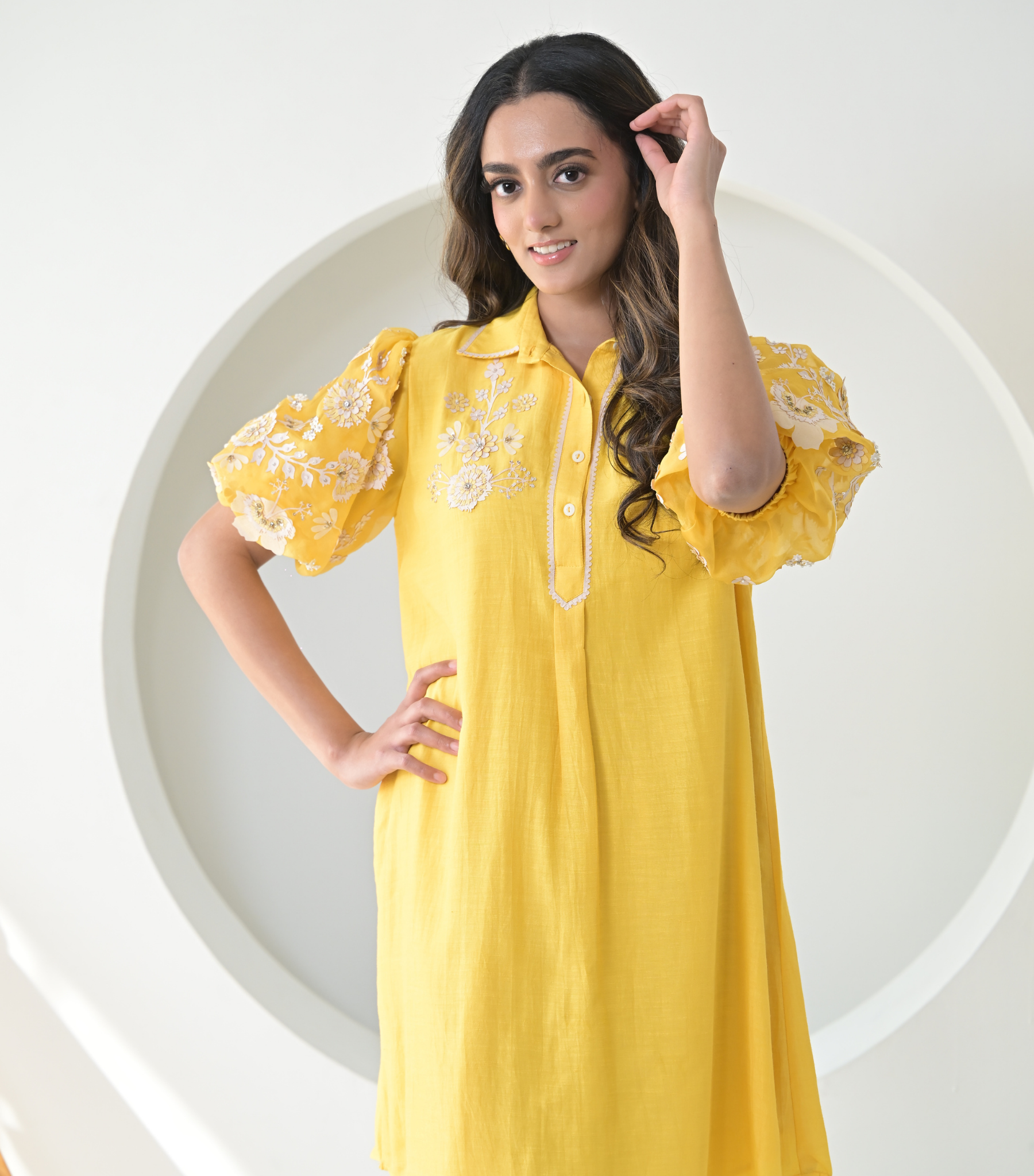 MONOCHROME PHOOL-PATTI ORGANZA SHORT SLEEVE DRESS