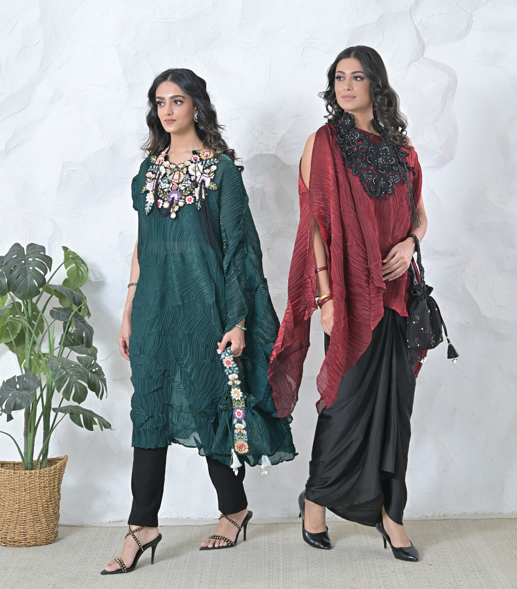 PEARL PETAL TASSELS NECKPIECE RED CRINKLED CAPE SET