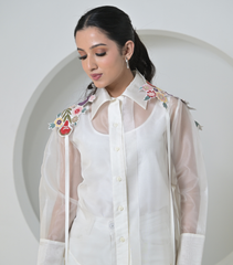BOTANICAL SMALL FLOWER SHOULDER EMBELLISHMENT SHIRT