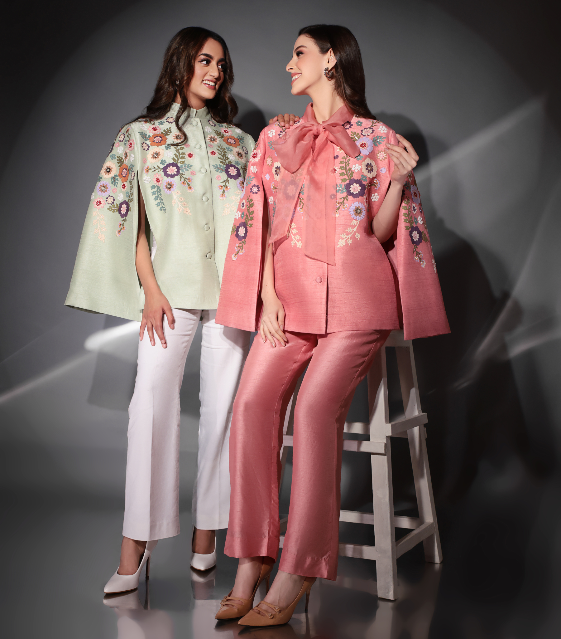 THE ROSETTE BOW CAPE SET