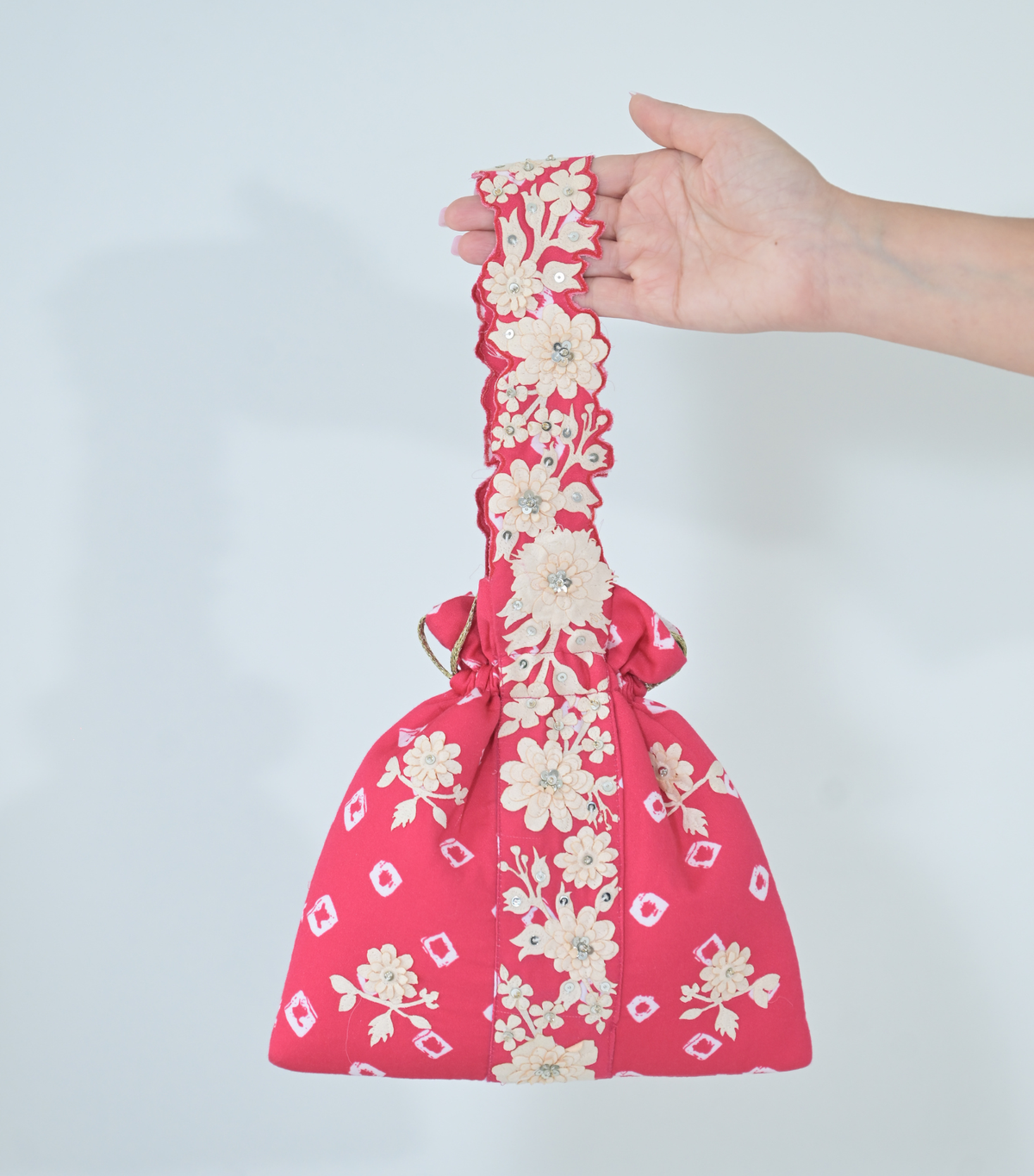 IVORY PHOOL-PATTI BANDHANI POTLI BAG – RANI SQUARE PRINT