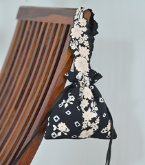 IVORY PHOOL-PATTI BANDHANI POTLI BAG – BLACK SQUARE PRINT