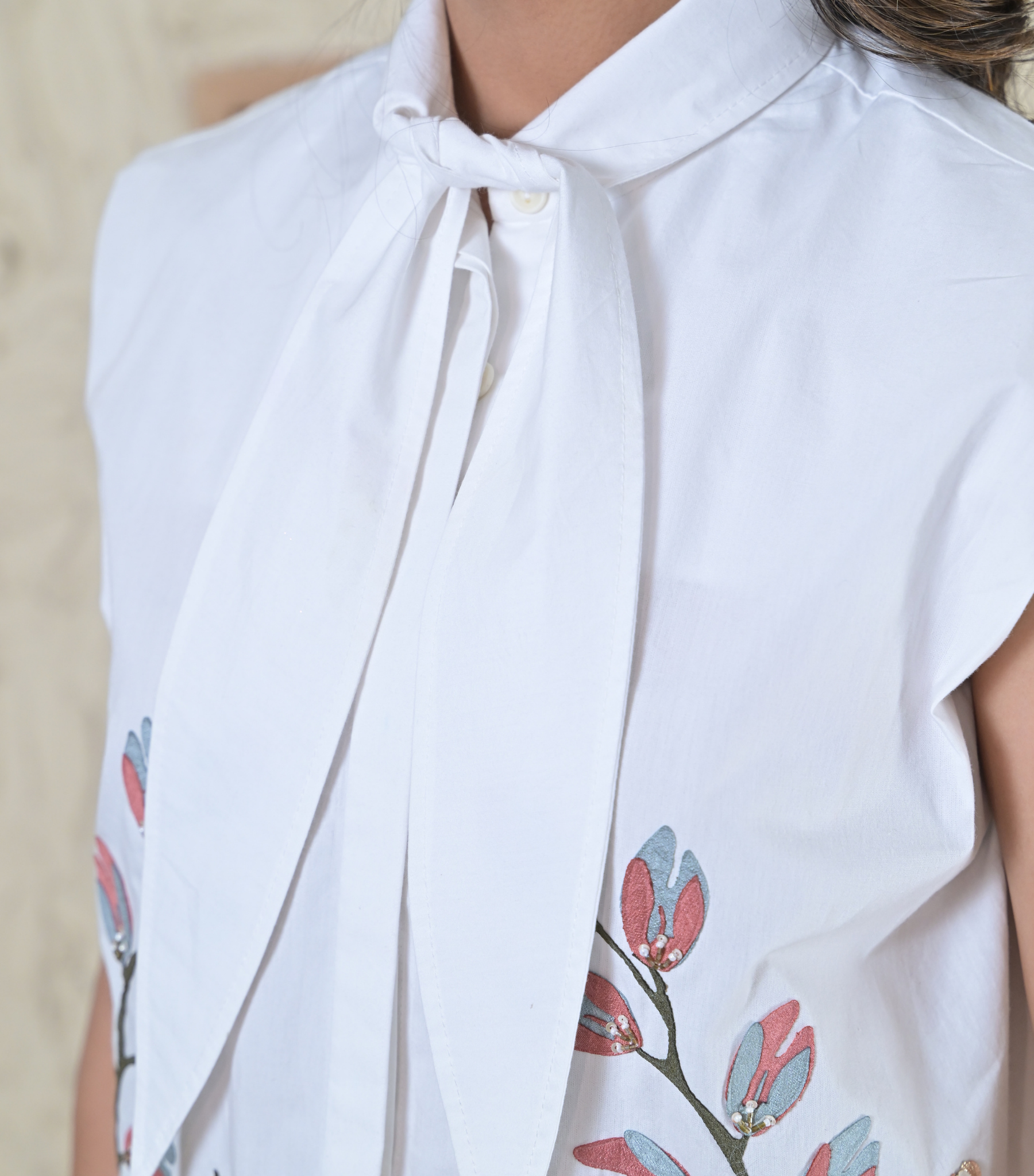 DUPION BIG FLOWER TIE-UP SLEEVELESS SHIRT