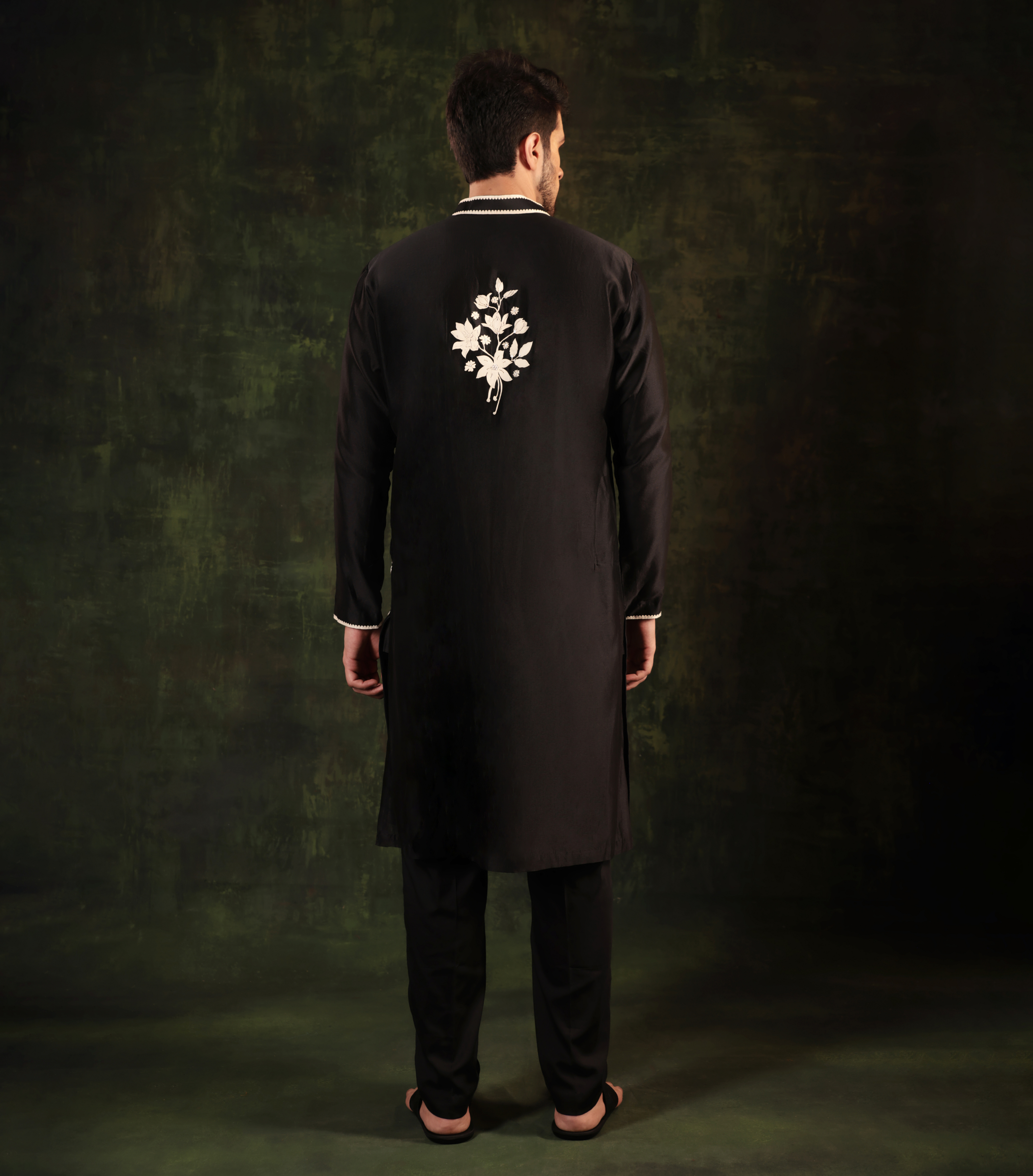 MADHUBALA BLACK BLOOM KURTA SET
