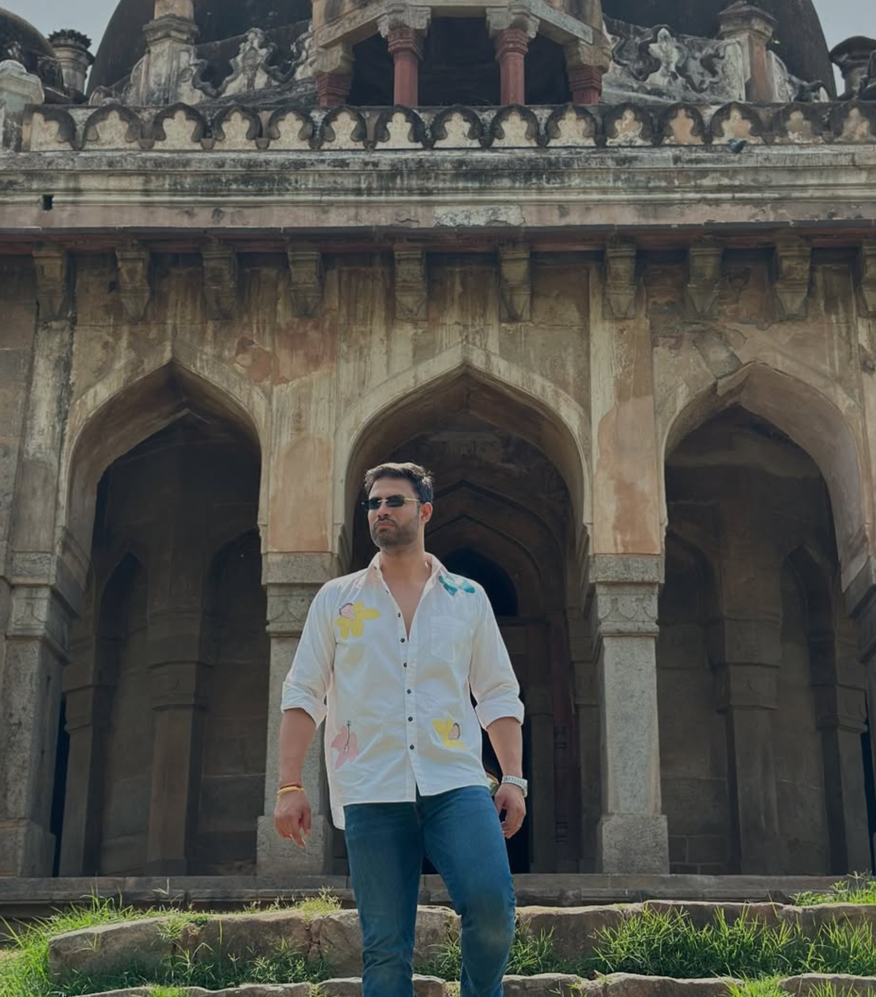 PRATEEK KEWALRAMANI - CLASSIC WHITE SHIRT WITH FLORAL ABSTRACT