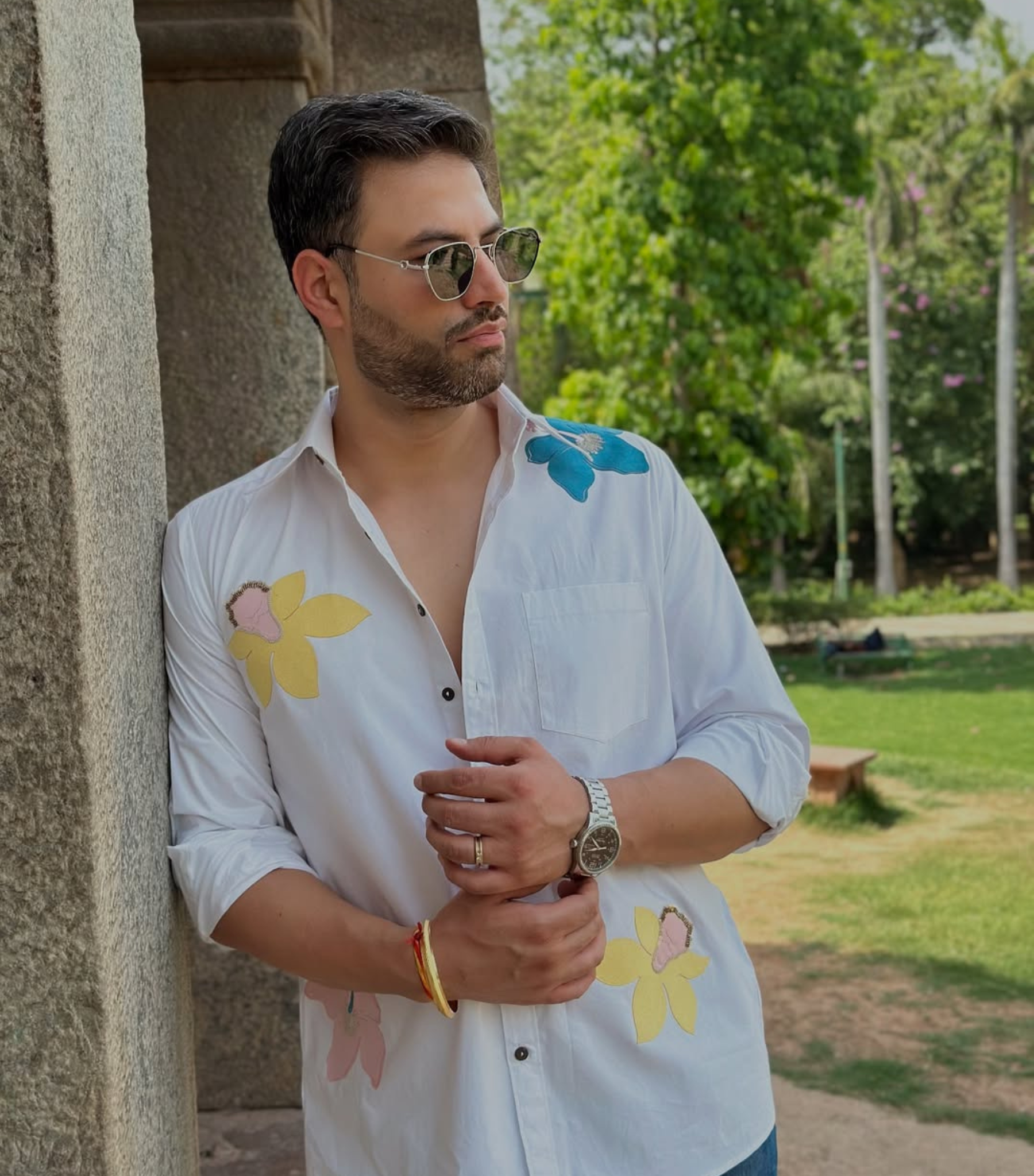 PRATEEK KEWALRAMANI - CLASSIC WHITE SHIRT WITH FLORAL ABSTRACT