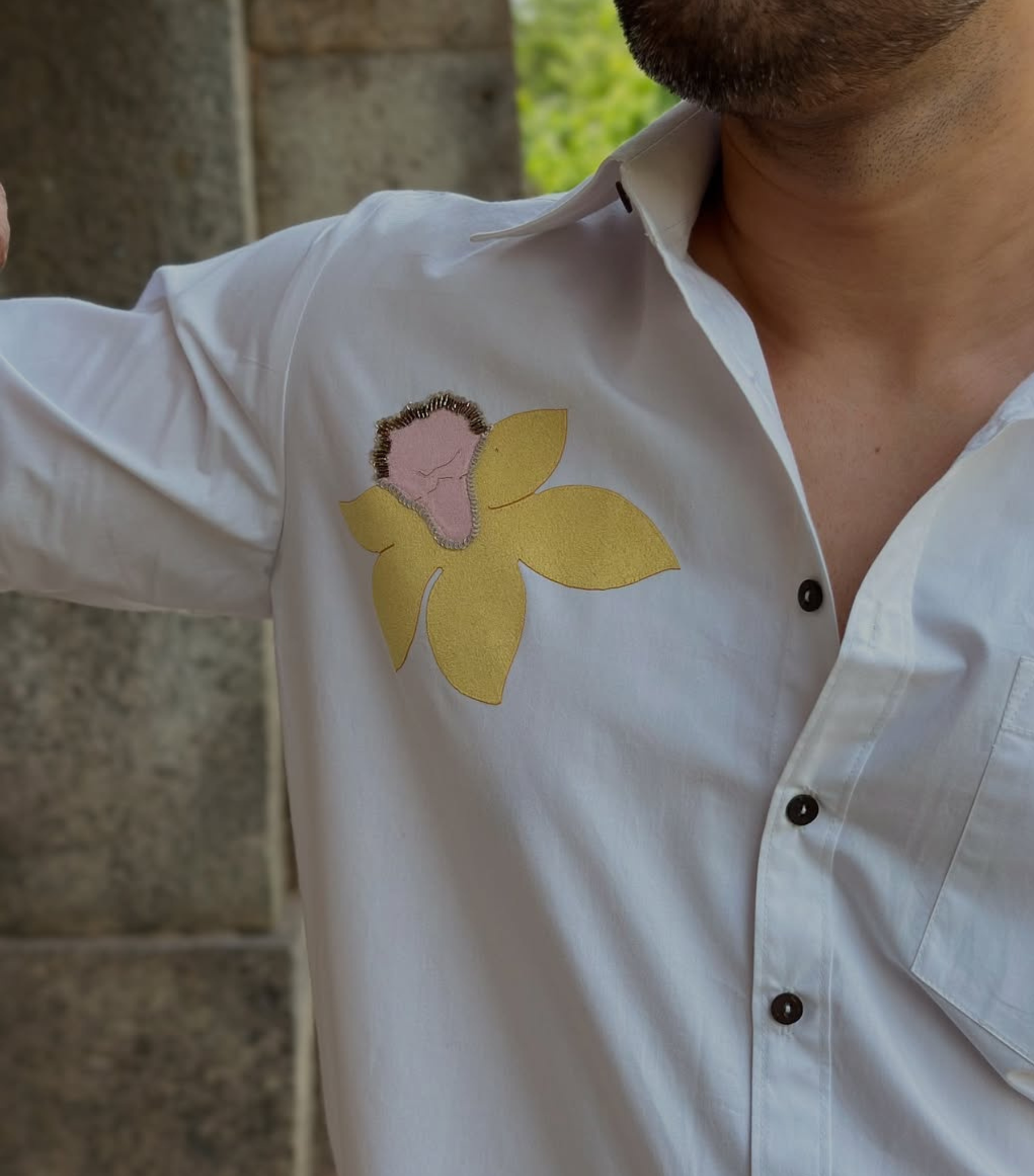 PRATEEK KEWALRAMANI - CLASSIC WHITE SHIRT WITH FLORAL ABSTRACT