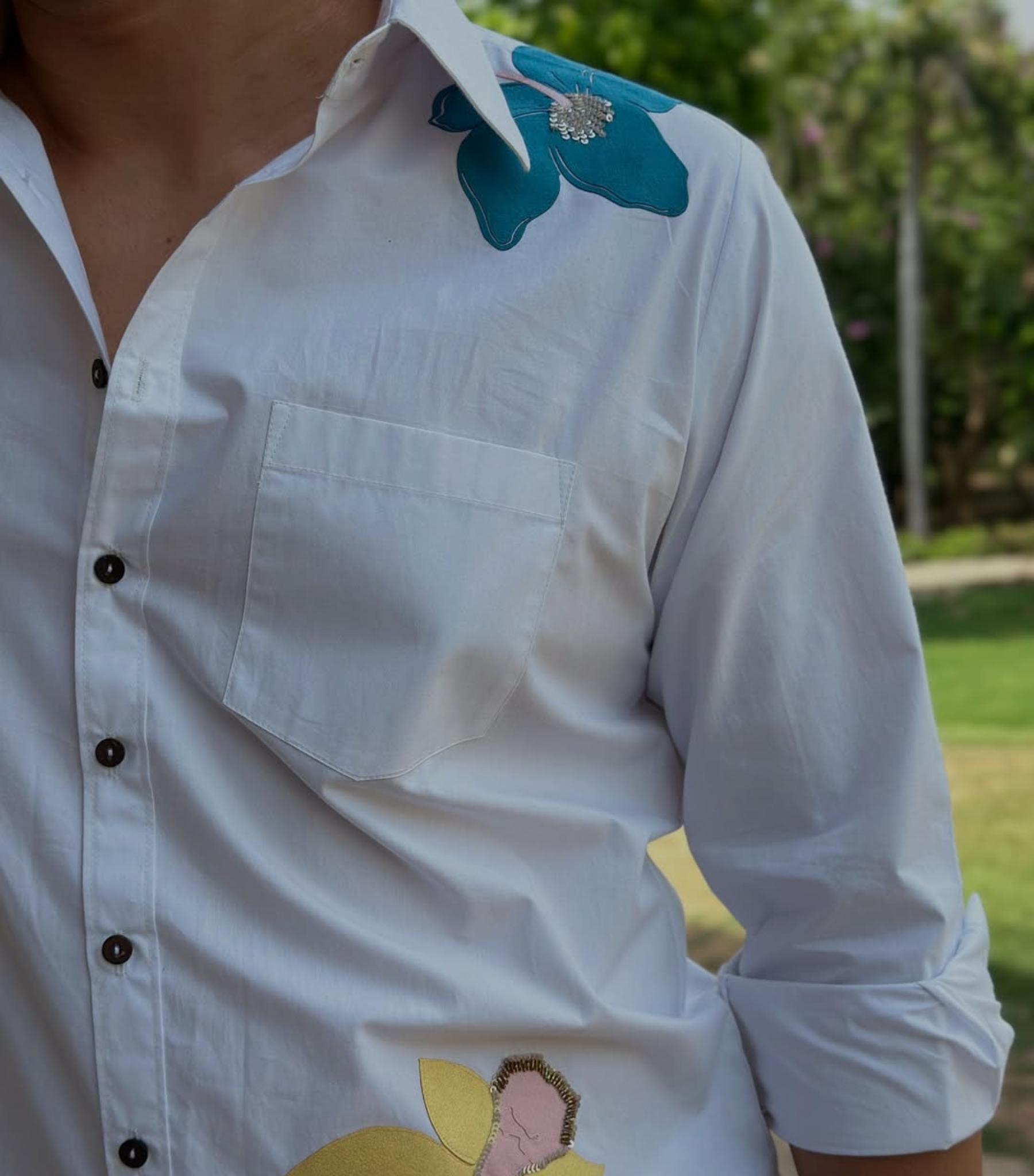 PRATEEK KEWALRAMANI - CLASSIC WHITE SHIRT WITH FLORAL ABSTRACT