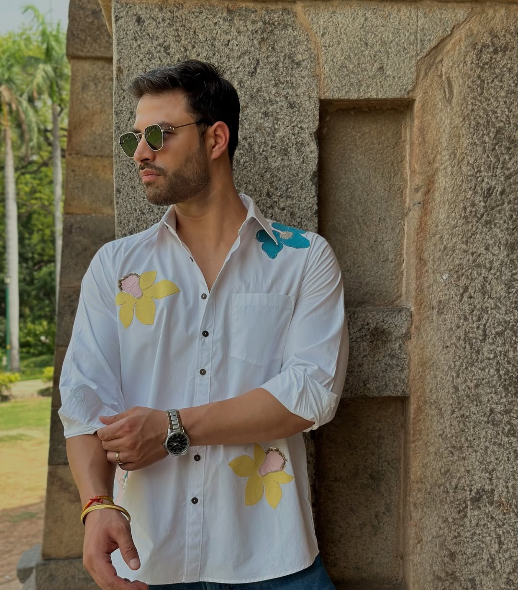 PRATEEK KEWALRAMANI - CLASSIC WHITE SHIRT WITH FLORAL ABSTRACT