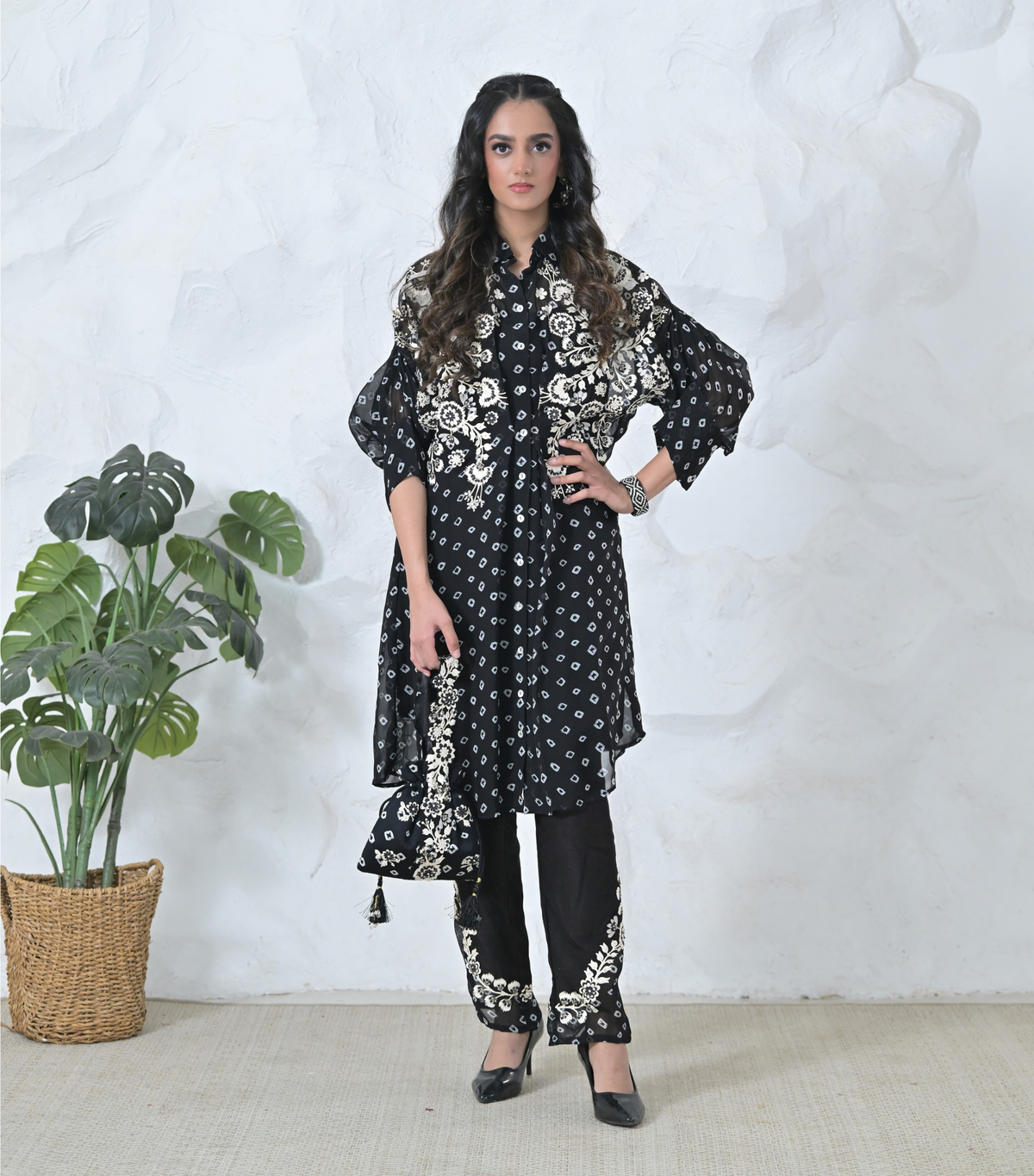 MONOCHROME PHOOL-PATTI BANDHANI TUNIC SET WITH EMBROIDERED PANTS