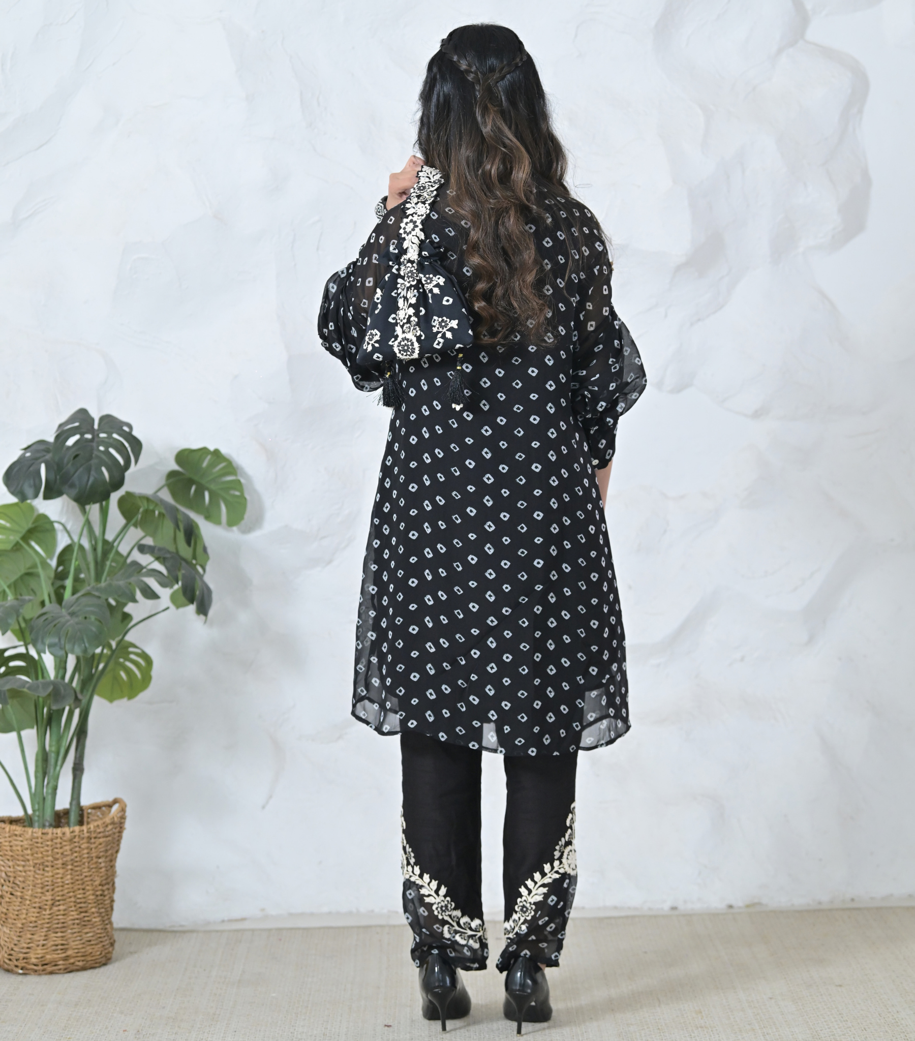 MONOCHROME PHOOL-PATTI BANDHANI TUNIC SET WITH EMBROIDERED PANTS