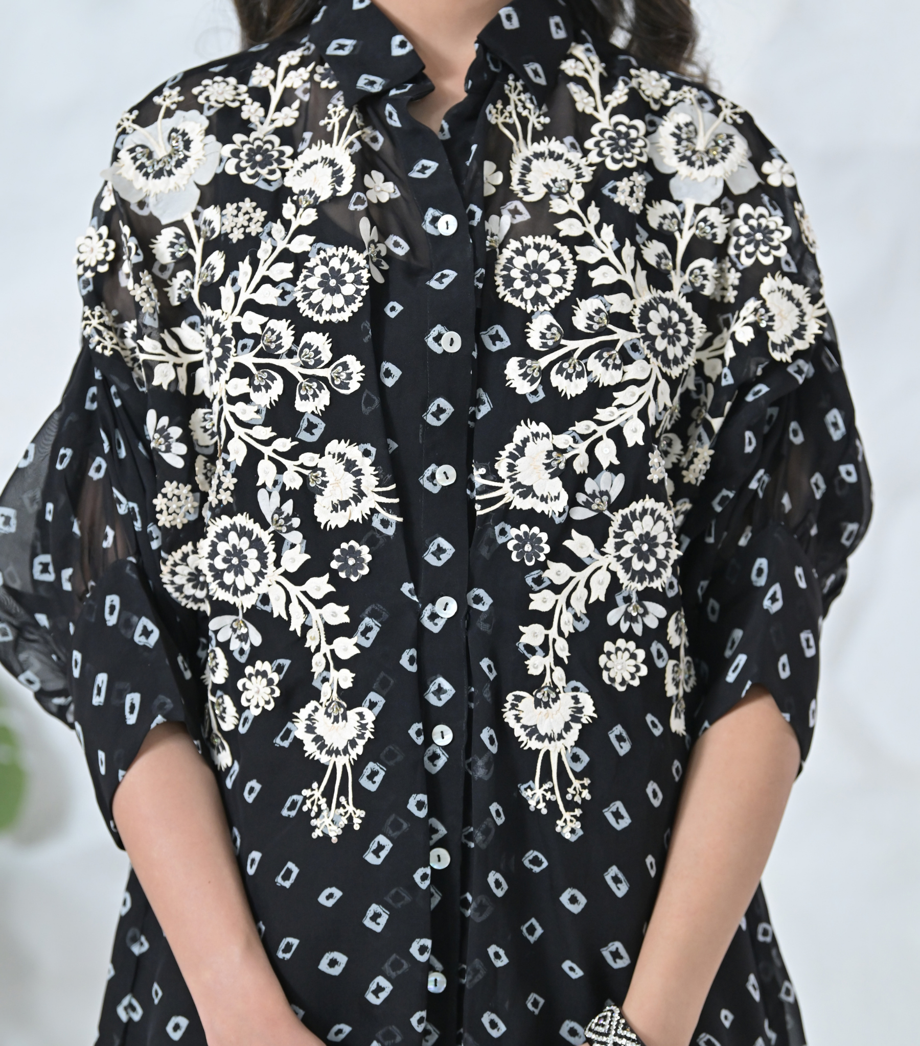 MONOCHROME PHOOL-PATTI BANDHANI TUNIC SET WITH EMBROIDERED PANTS