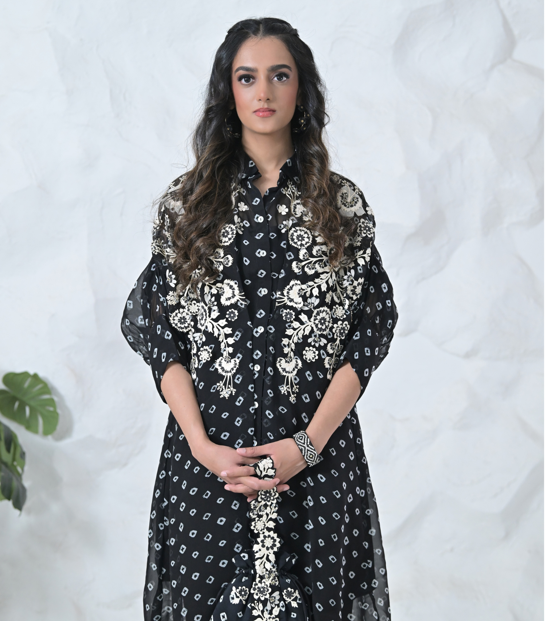 MONOCHROME PHOOL-PATTI BANDHANI TUNIC SET WITH EMBROIDERED PANTS