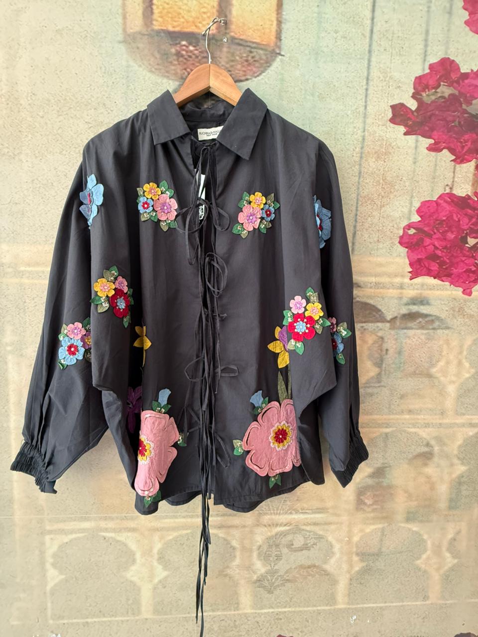 BLACK RANGLAN SLEEVE SHIRT